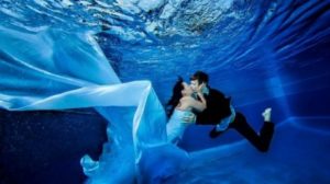 underwater wedding kiss